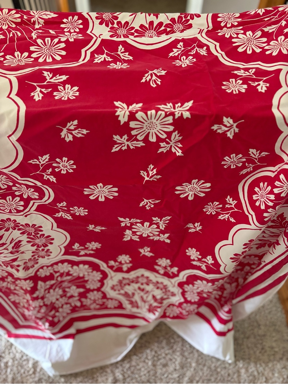 Vintage Red and White Floral Tablecloth - Picture 2 of 4